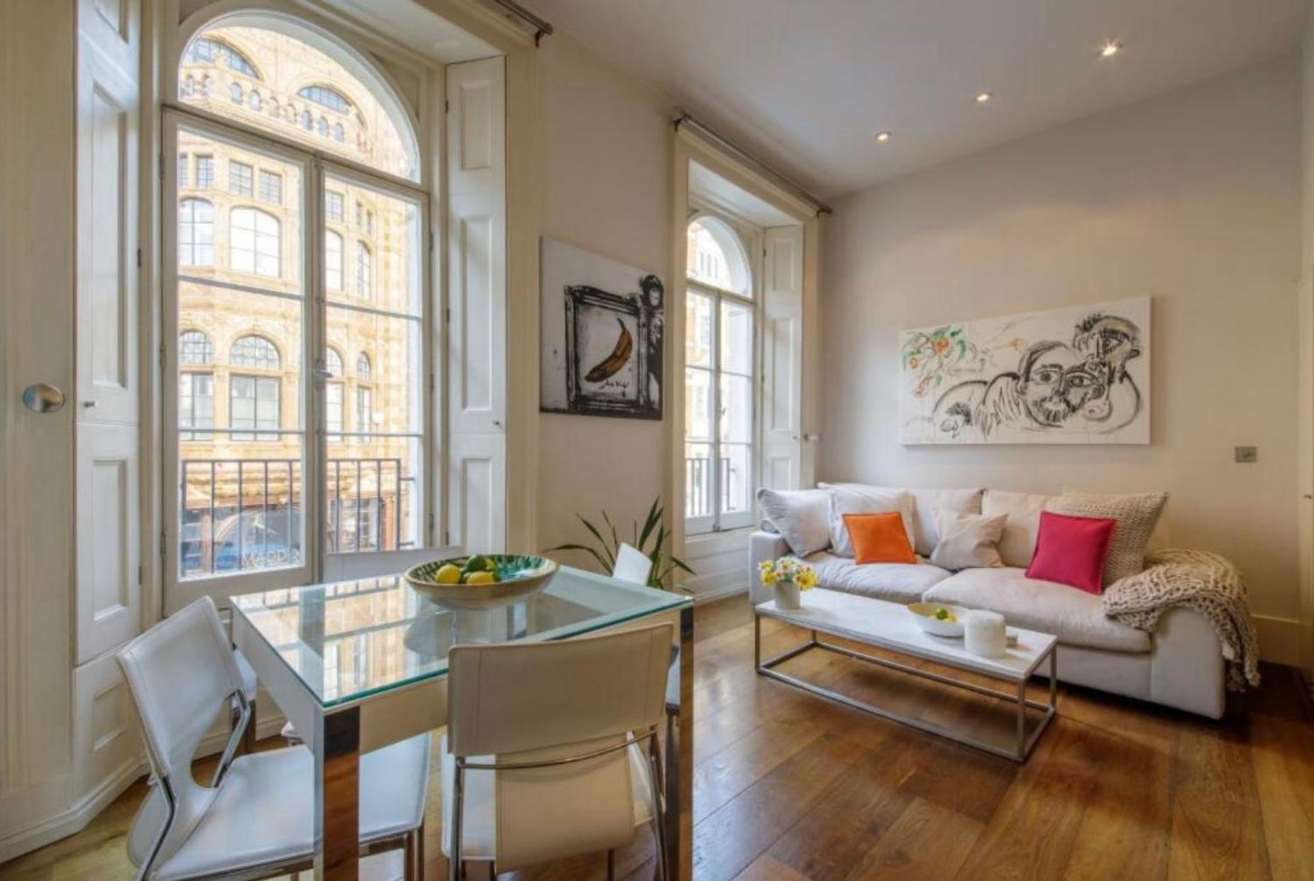 Mayfair Warm House Apartment